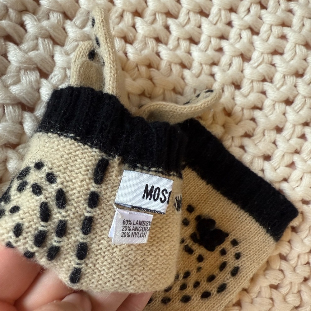 Love Moschino Black and Cream Mittens/ Wool gloves - Picture 5 of 6